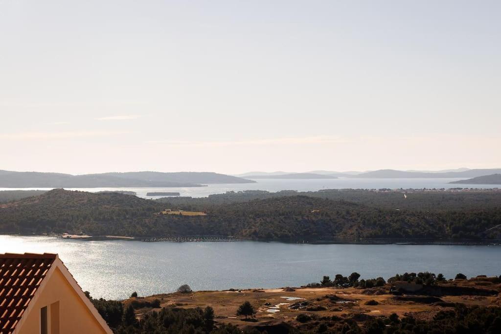 Summer Breeze Apartment - Quiet Place With A Spectacular View And A Garden Šibenik Екстериор снимка